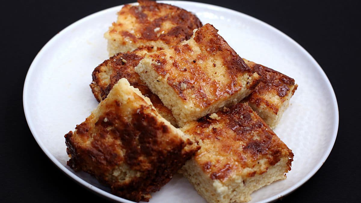A plate of chhena poda