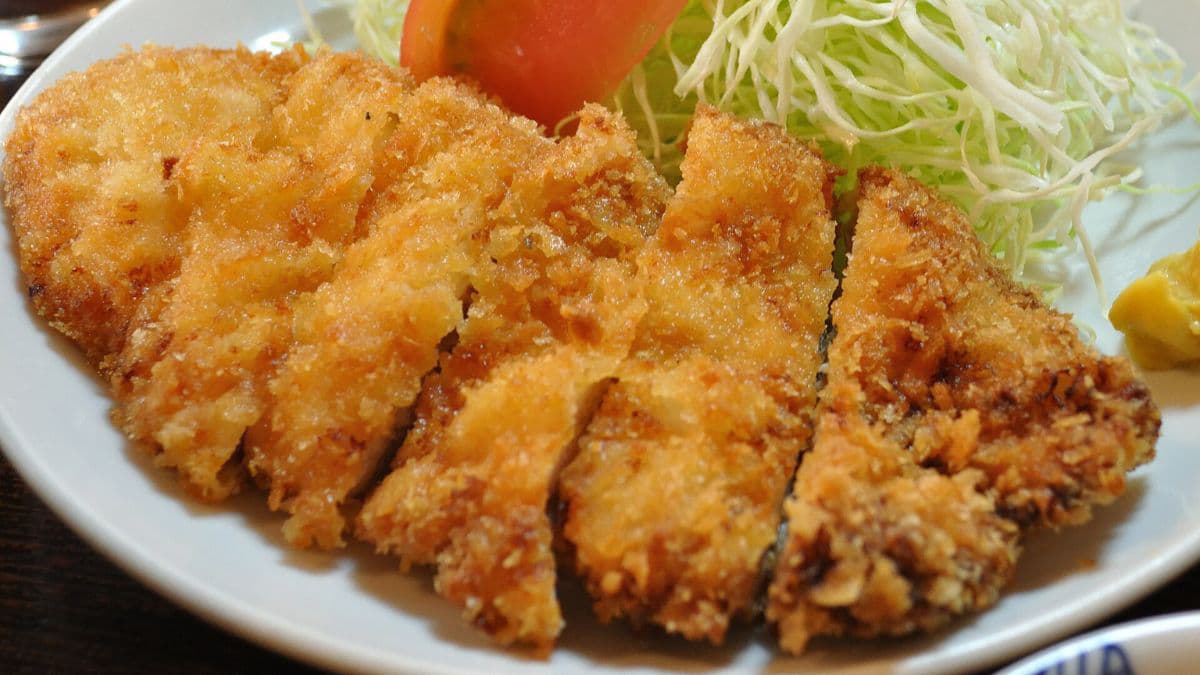 Sliced chicken cutlet with salad on the side