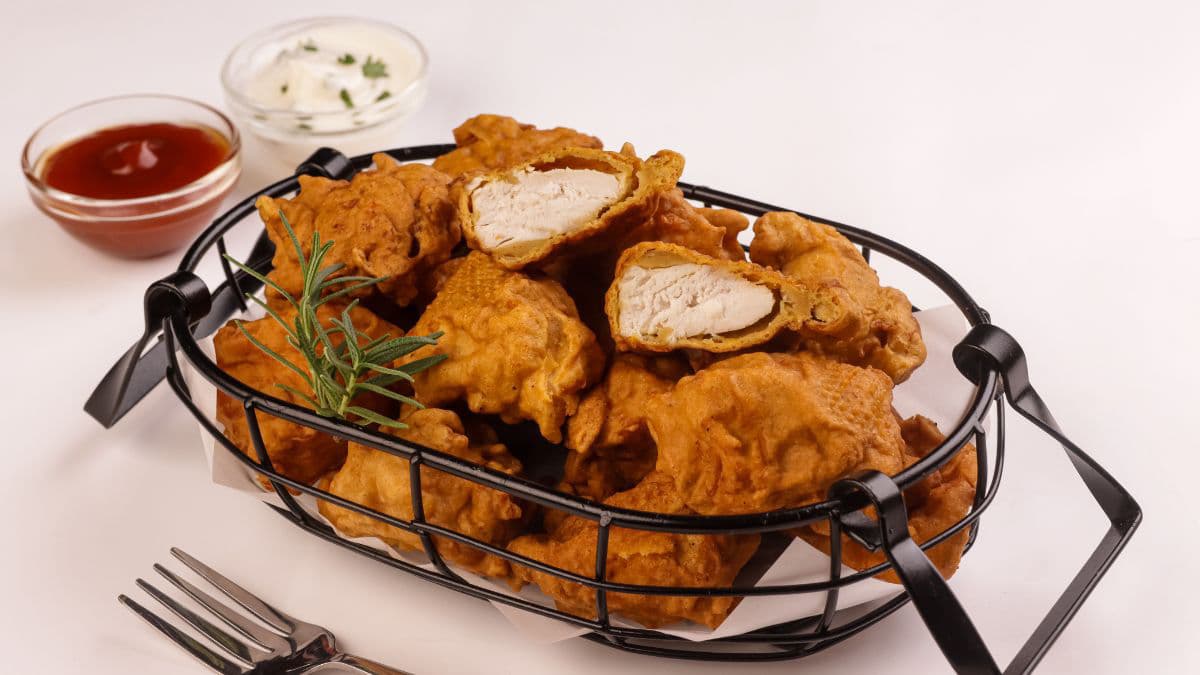 basket of chicken pakora