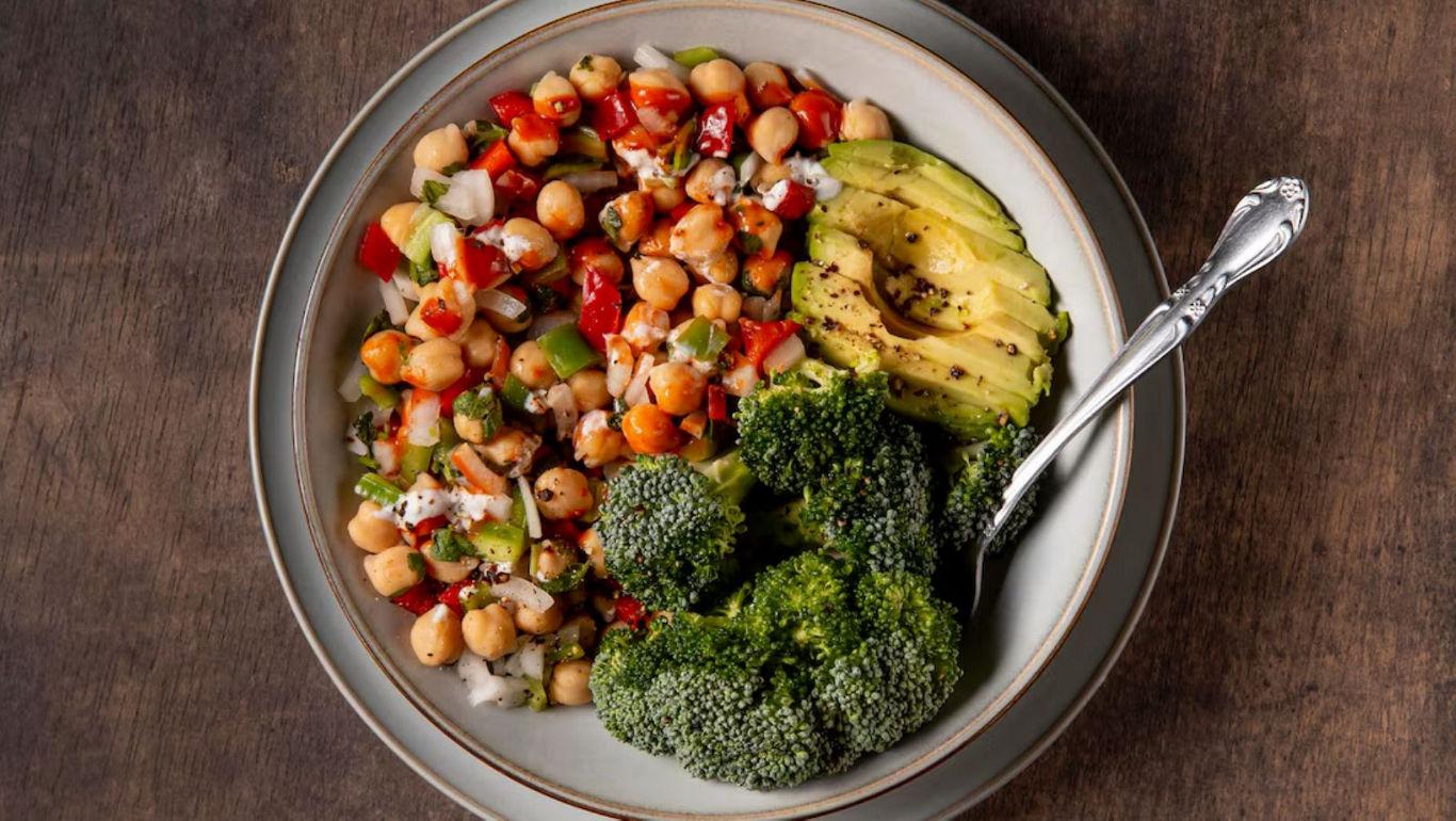 Healthy vegetable bowl with chickpeas and avocado