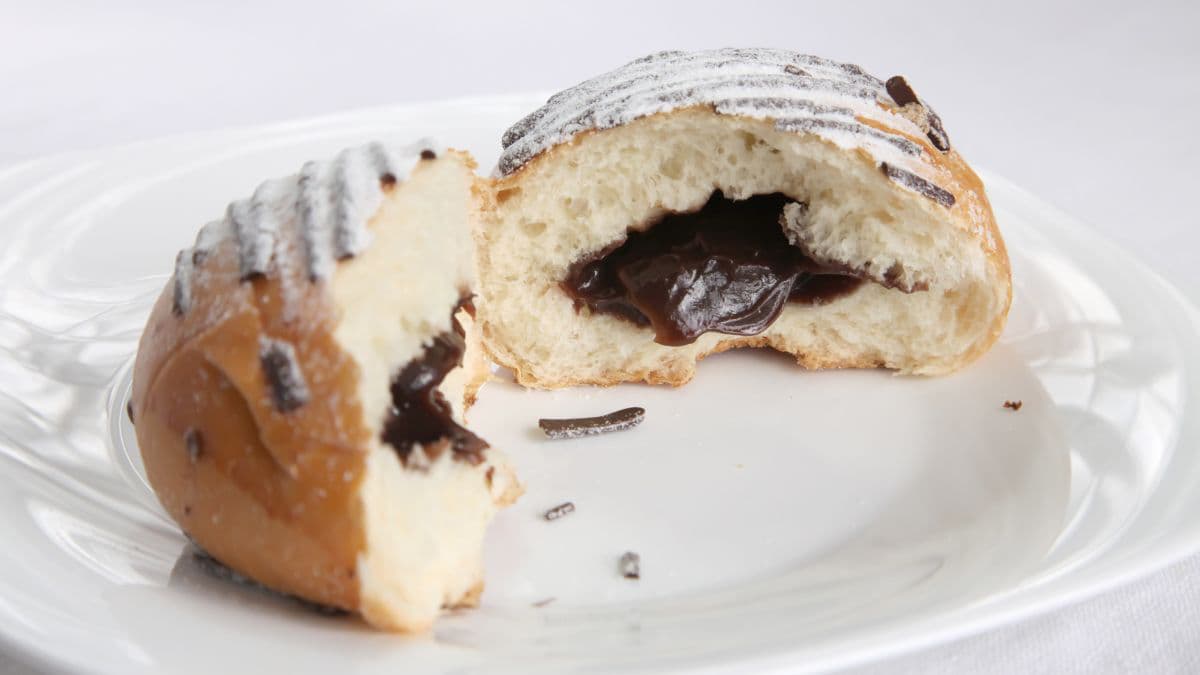 Sliced chocolate pull apart bread