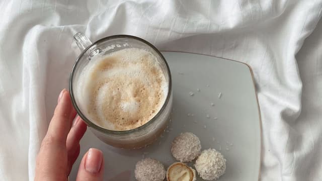 coconut-flat-white-recipe-a-dairy-free-caf-order-you-can-make-at-home-thumbnail