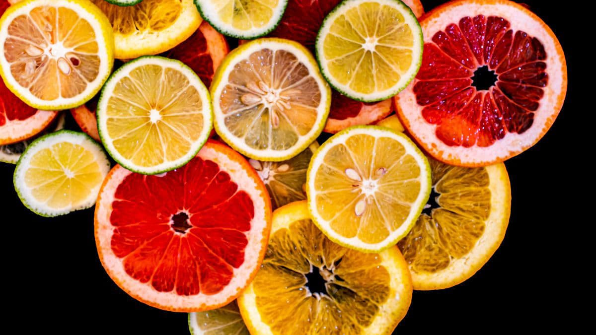 sliced citrus fruits