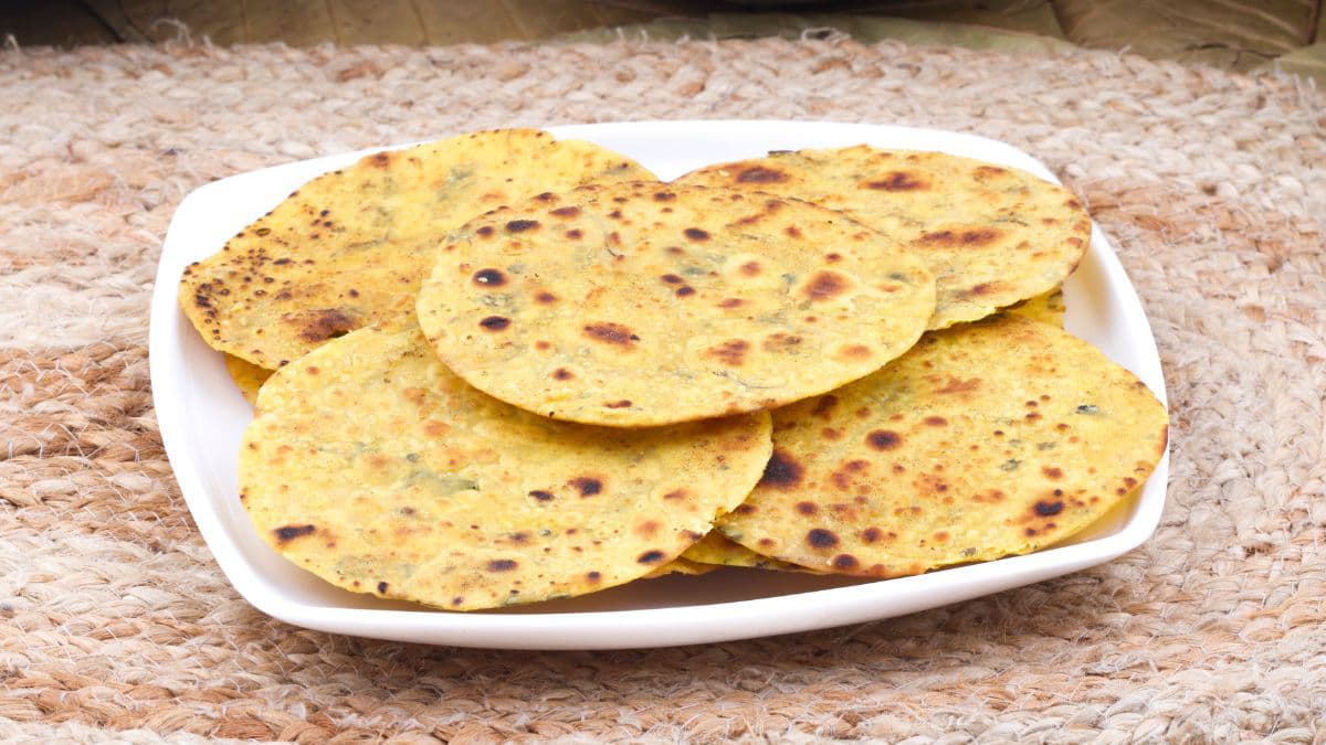 khapli atta khakras on a plate
