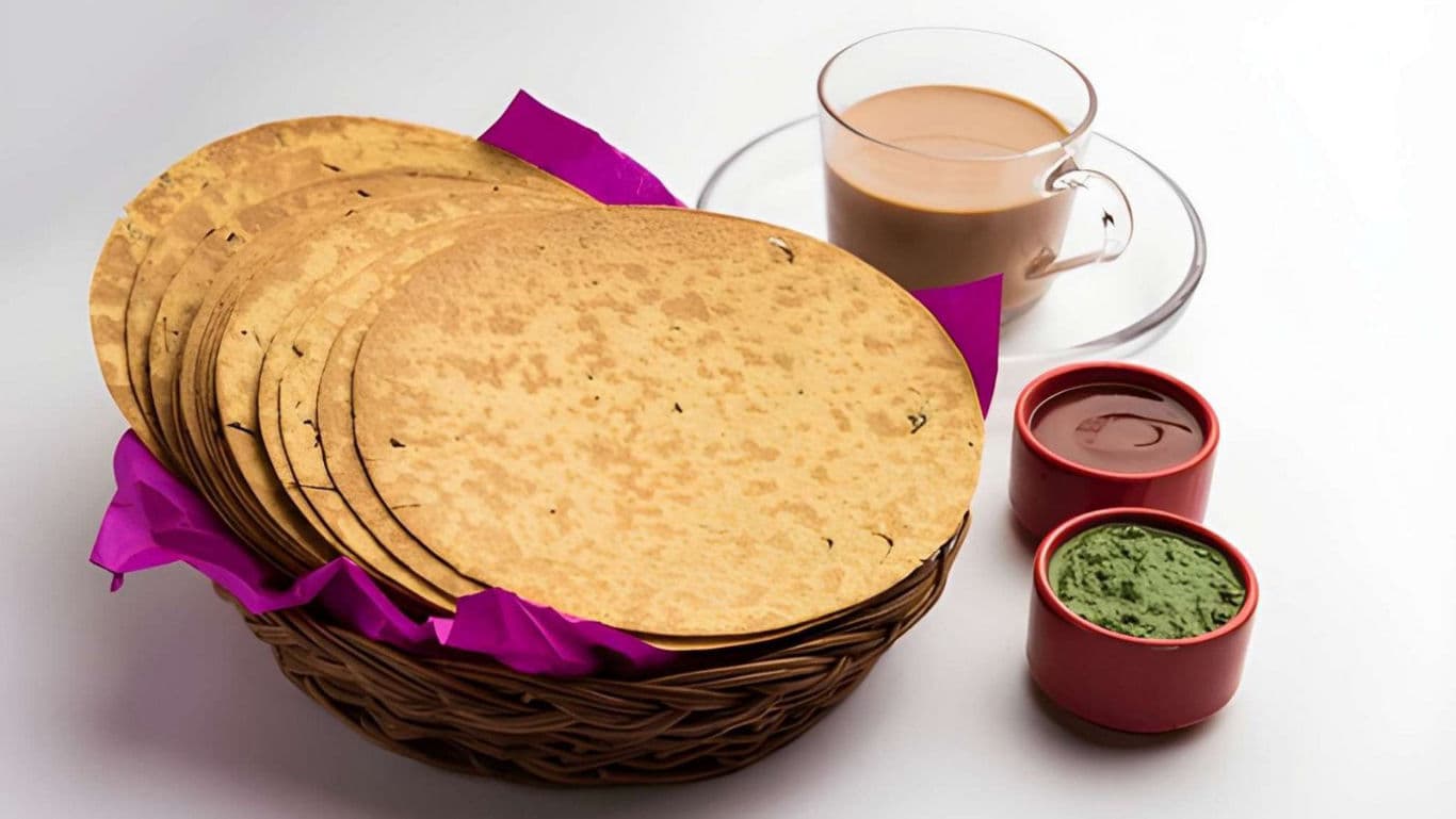 Crispy papad with chutneys and tea