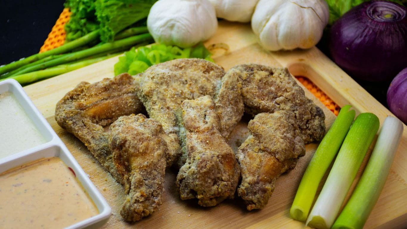 Crispy fried chicken with fresh vegetables