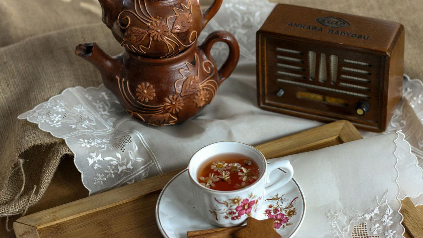 Vintage tea set with old wooden radio