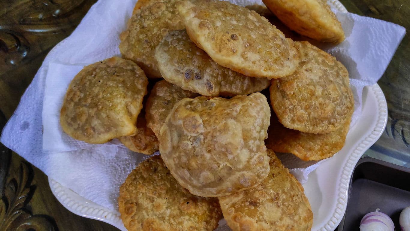 Plate of crispy fried puri bread