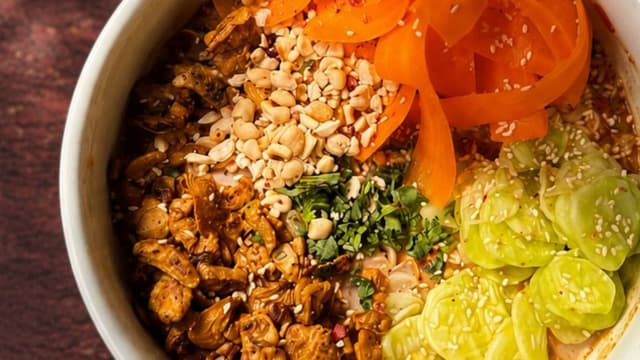 cold-noodles-desi-style-spicy-summer-noodle-bowl-with-soya-keema-thumbnail