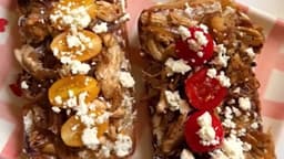 caramelised-onion-chicken-toast-creamy-crispy-open-toast-recipe-thumbnail