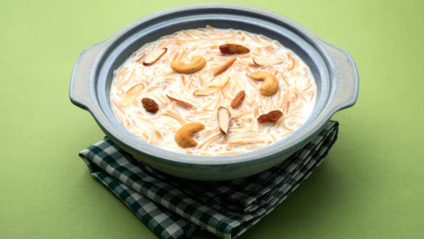 Traditional Indian vermicelli kheer with nuts in bowl