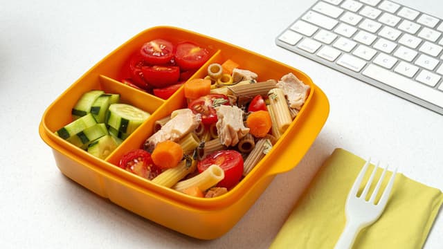easy-lunch-box-ideas-for-the-office-you-can-use-instead-of-skipping-meals-thumbnail