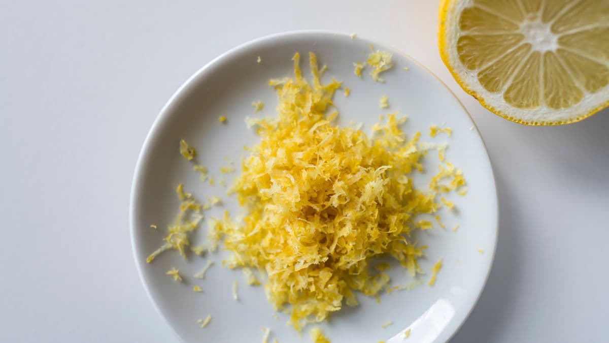 Lemon cake zest