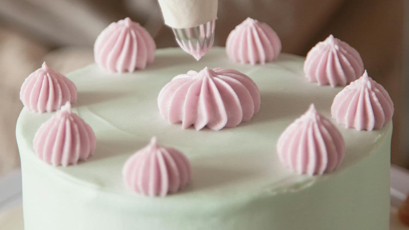 Cake Frosting Techniques