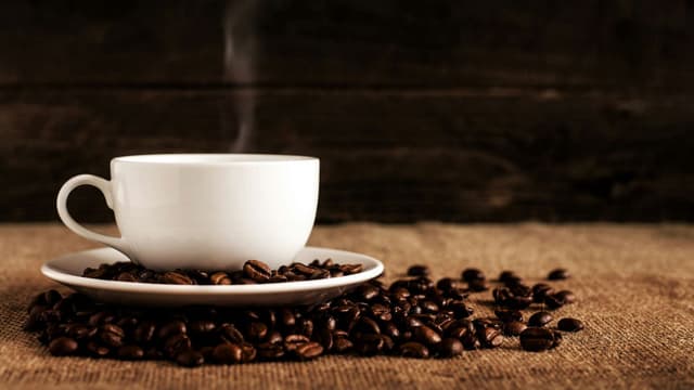 filter-coffee-vs-instant-coffee-in-indian-homes-thumbnail