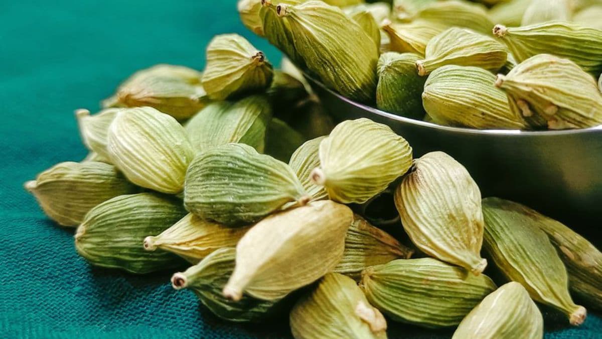Masala chai recipe: cardamom pods