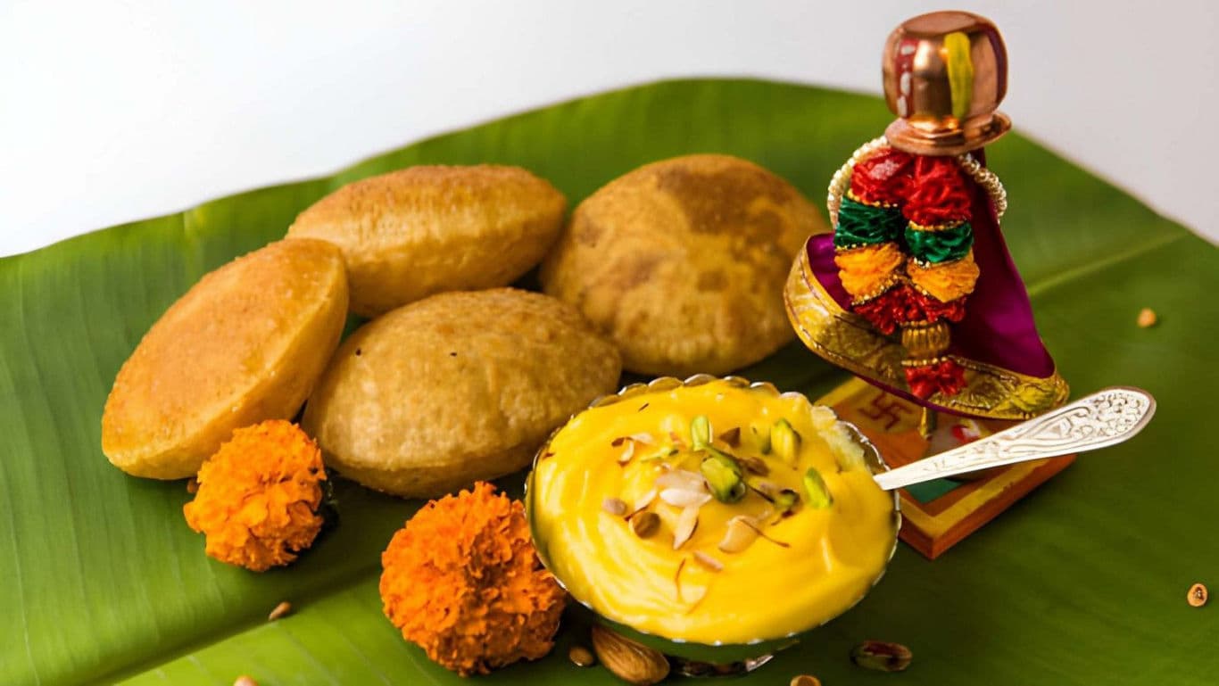 Gudi Padwa food, aamras and puris