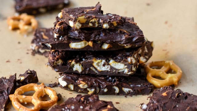 the-scroll-obsession-the-viral-rise-of-the-healthy-date-and-peanut-butter-bar-thumbnail