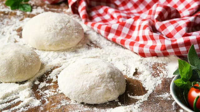 how-to-make-pizza-dough-at-home-a-comprehensive-guide-thumbnail