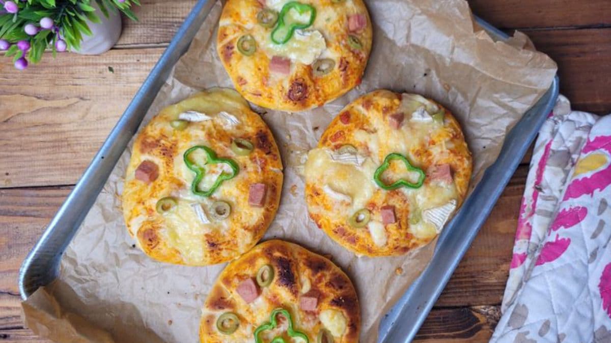 homemade pizza recipe with 4 mini pizzas