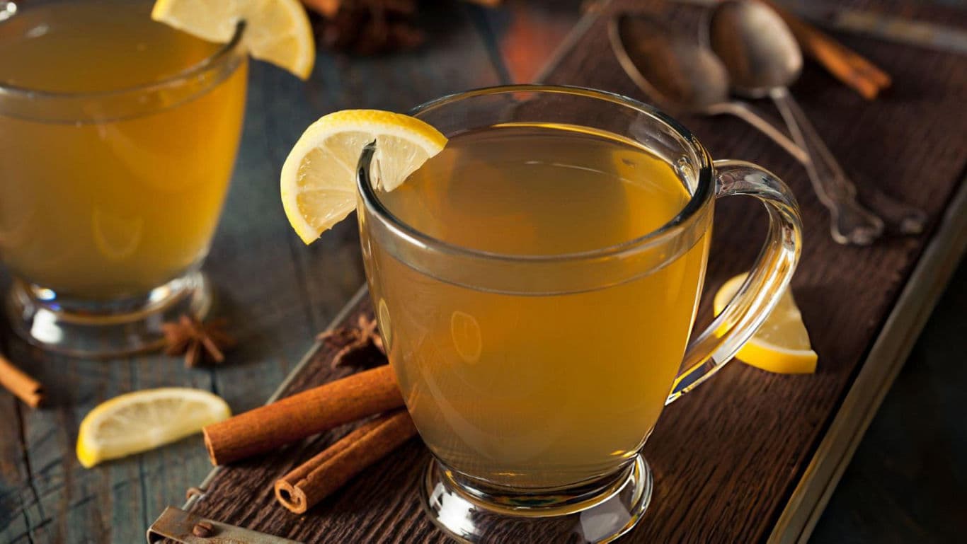 Warm spiced tea with lemon garnish