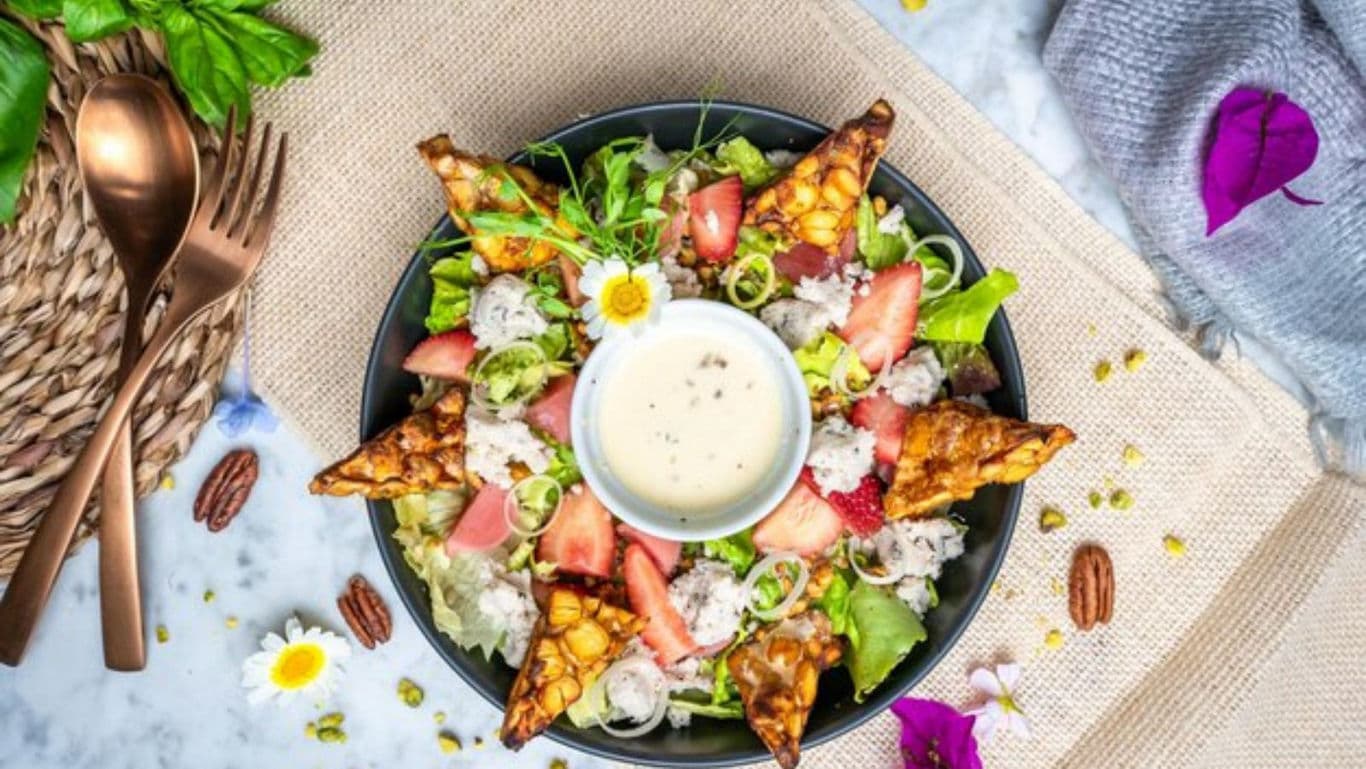 Colorful vegan salad with tempeh and creamy dressing