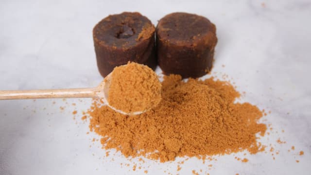types-of-jaggery-across-india-coconut-jaggery-palm-jaggery-and-more-thumbnail