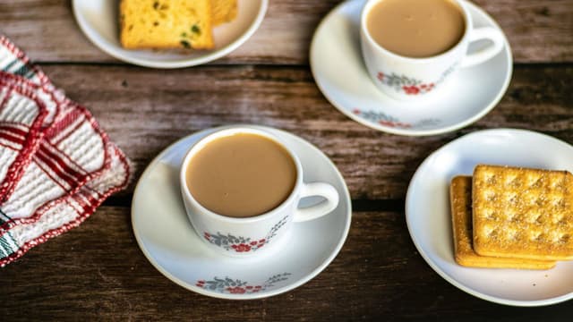 international-tea-day-how-india-pairs-its-evening-chai-thumbnail
