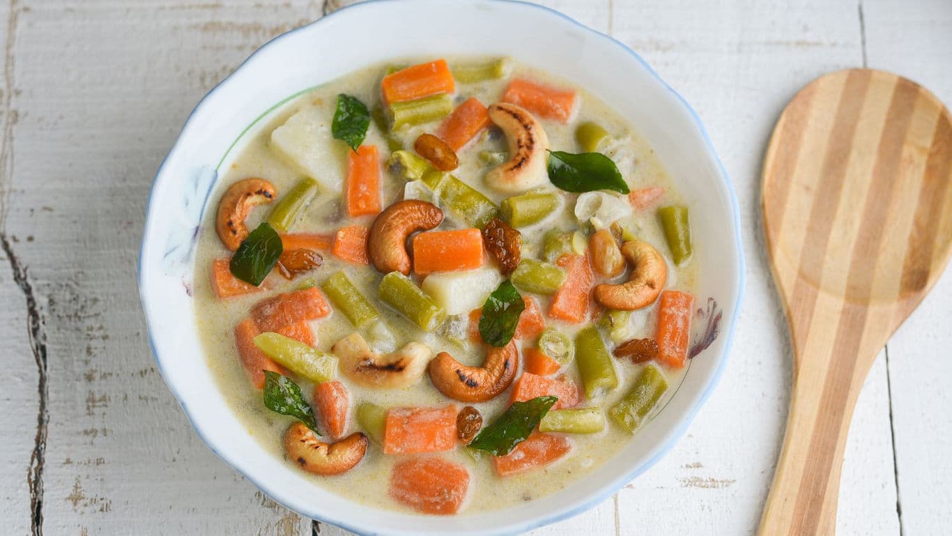 Vegetable stew with cashews and carrots in bowl