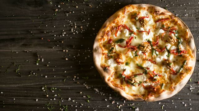 a-brief-history-of-pizza-popular-recipes-and-how-it-climbed-the-social-ladder-thumbnail