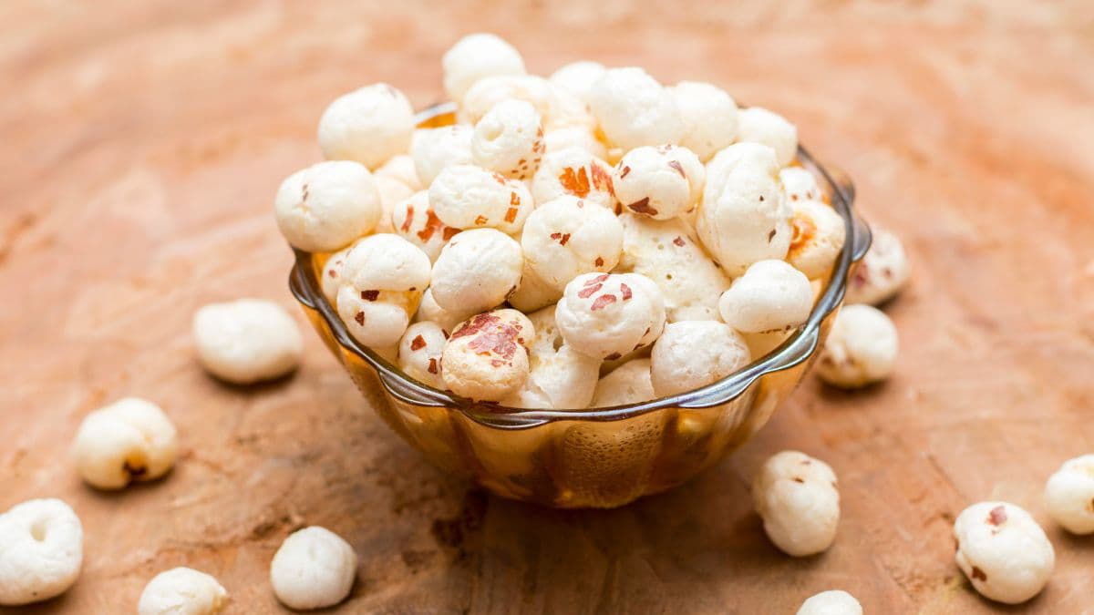 roasted makhana in a bowl