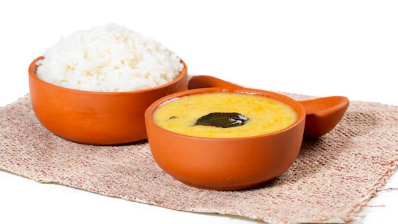 Clay bowls with rice and lentil curry