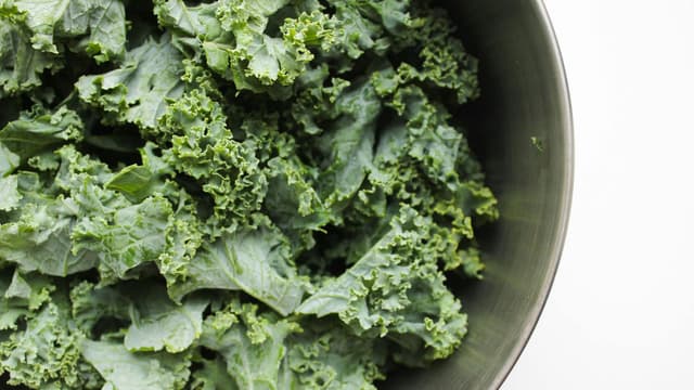 kale-for-healthy-diet-why-this-fibre-rich-green-is-the-secret-to-feeling-full-on-fewer-calories-thumbnail