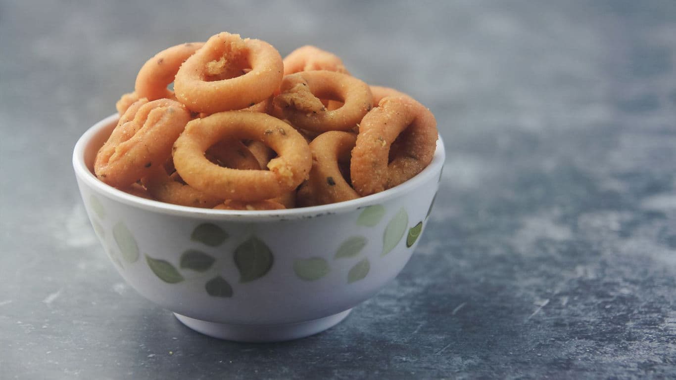 Crispy fried snack rings in bowl