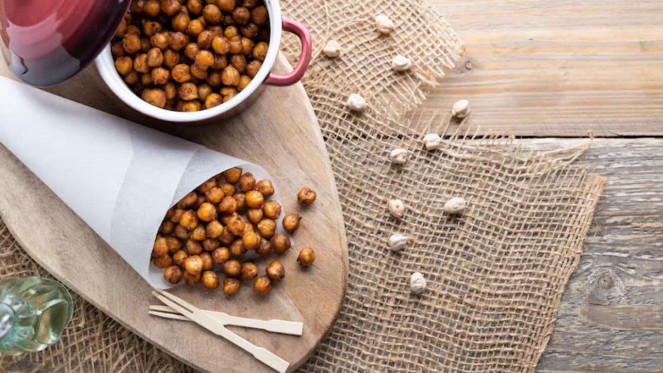 Roasted chickpeas served in paper cone