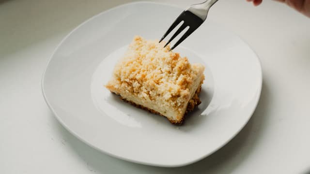 love-desserts-try-khapli-atta-crumble-topping-for-pies-muffins-thumbnail