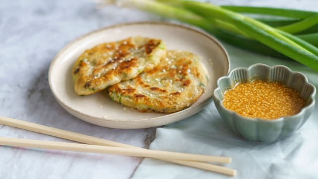 add-more-nutrients-to-your-monsoon-snacking-with-this-khapli-atta-scallion-pancake-recipe-thumbnail