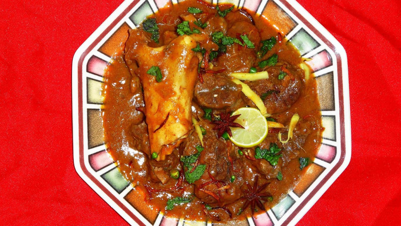 Spicy meat curry with bone and herbs
