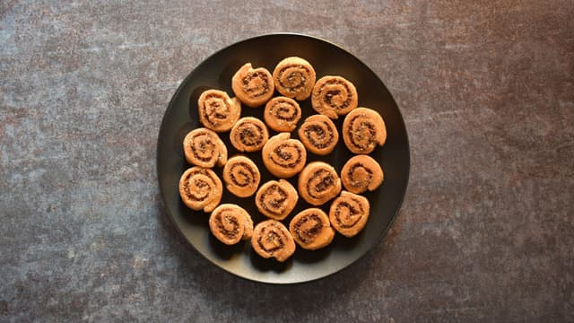 khapli-wheat-bhakarwadi-recipe-a-healthier-take-on-indias-favourite-tea-time-snack-thumbnail