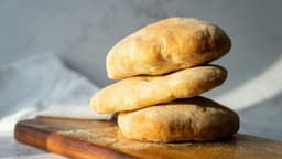 khapli-wheat-pita-bread-recipe-with-soft-bakery-style-pockets-thumbnail