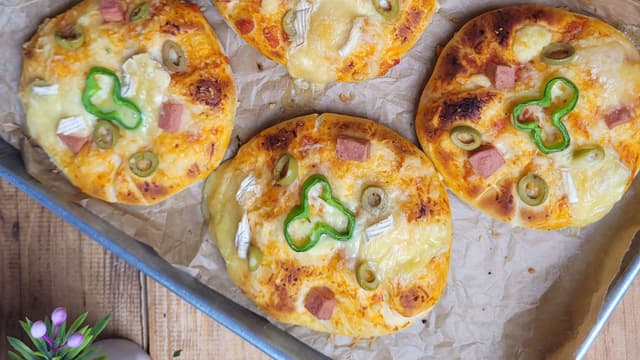 relish-these-khapli-atta-italian-style-pizza-fritta-at-home-with-assorted-toppings-thumbnail