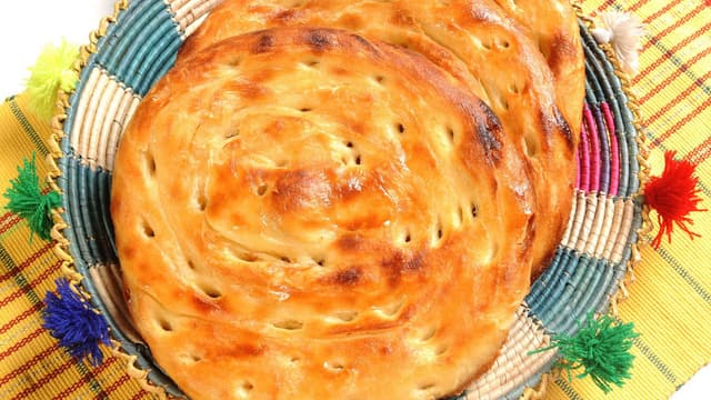 khapli-wheat-sheermal-recipe-a-healthy-saffron-scented-flatbread-thumbnail