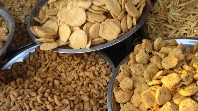 travel-friendly-khapli-wheat-snacks-for-crispy-vacation-bites-thumbnail