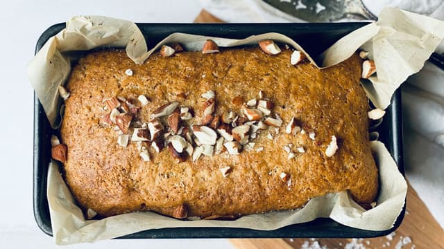 lining-vs-greasing-cake-tins-which-method-is-most-effective-for-the-perfect-sponge-thumbnail