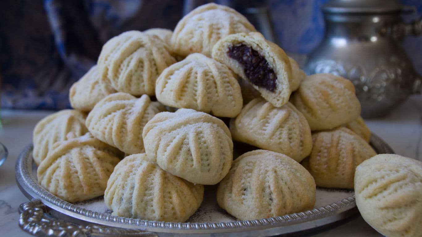 Traditional Maamoul Cookies Filled with Dates on Tray