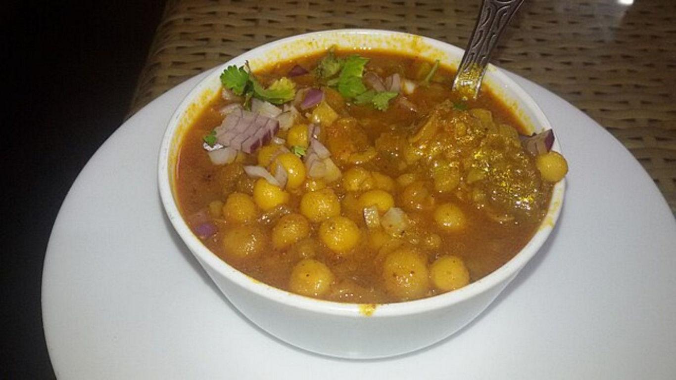 Mutton rezala in its mil, creamy Mughlai gravy