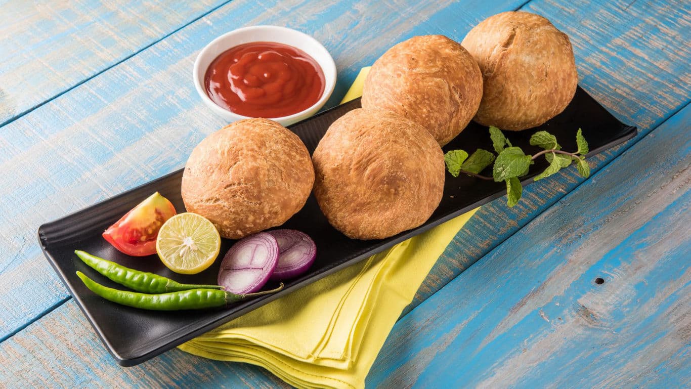 Crispy fried snacks with ketchup and garnish