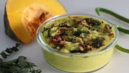 Mathanga Erissery (pumpkin coconut curry) in a clay bowl