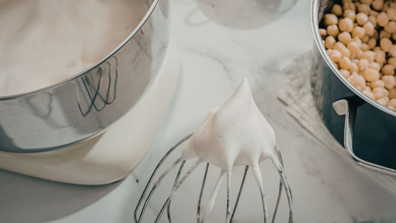 Meringue from aquafaba - banner image