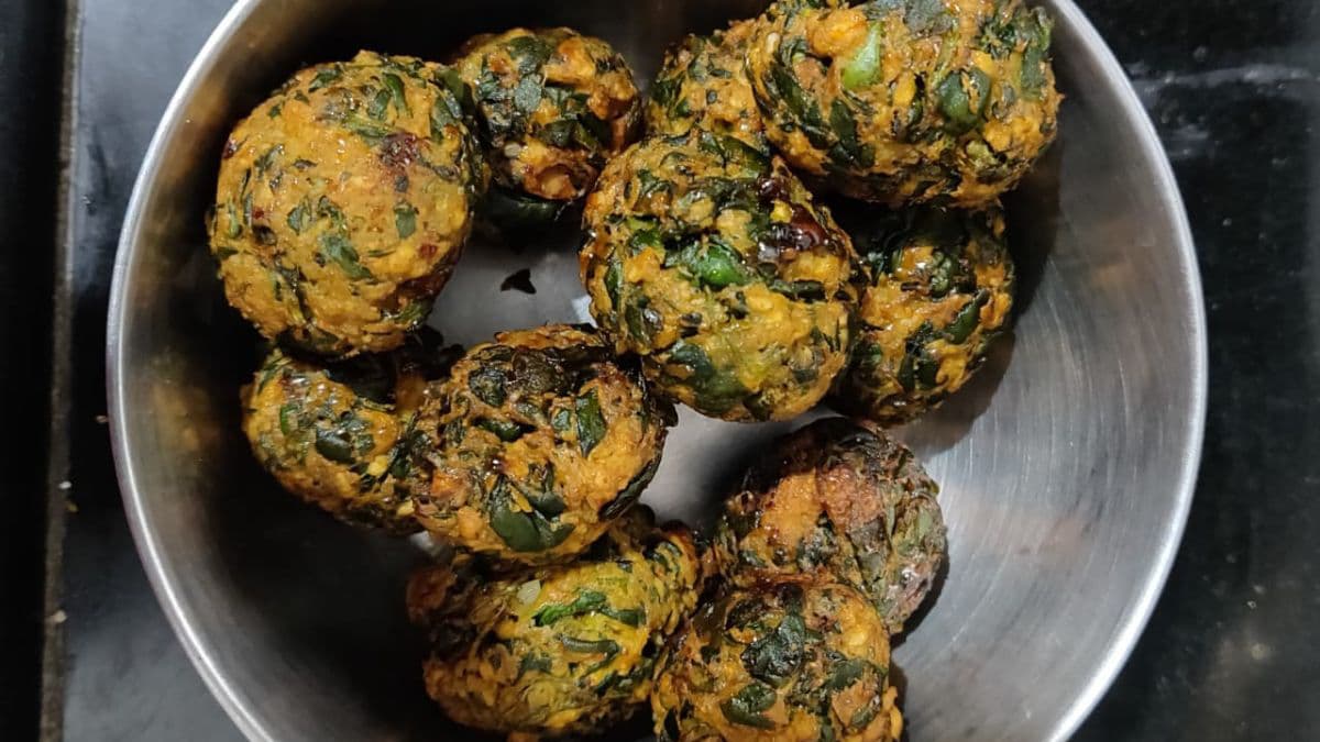 bowl of methi muthiya